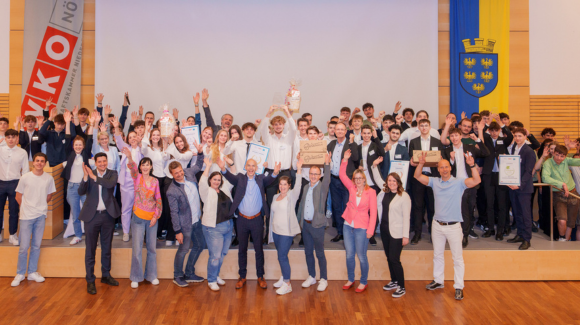 Gruppenfoto vom Junior Landeswettbewerb 2025 mit rund 60 Personen, Copyright: Josef Bollwein